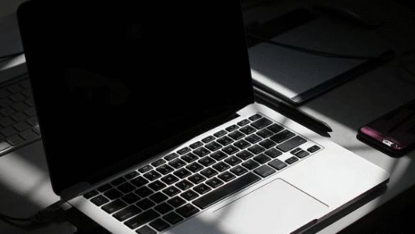Cara Mengatasi Laptop Blank Hitam Tapi Hidup