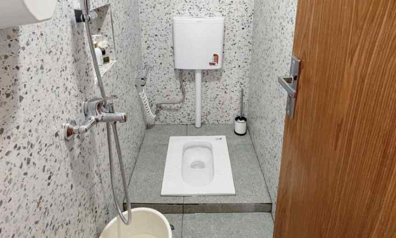 Cara Mengatasi WC Jongkok Tersumbat